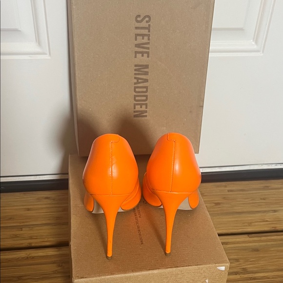 Steve Madden Bold Orange Heels - Picture 3 of 6